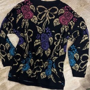 Vintage- basic edition- Floral Patterned Black Sweater